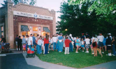 malt shoppe 6.jpg (129367 bytes)
